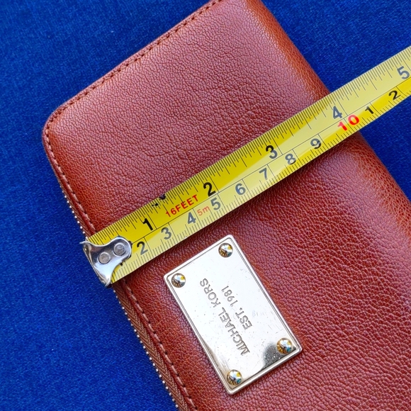 Brown Michael Kors Zip Around Leather Wallet EUC - Picture 9 of 11